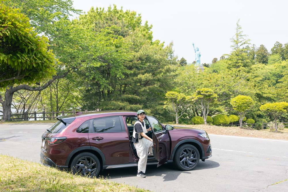 ZR-Vと遠くに見える自由の女神像