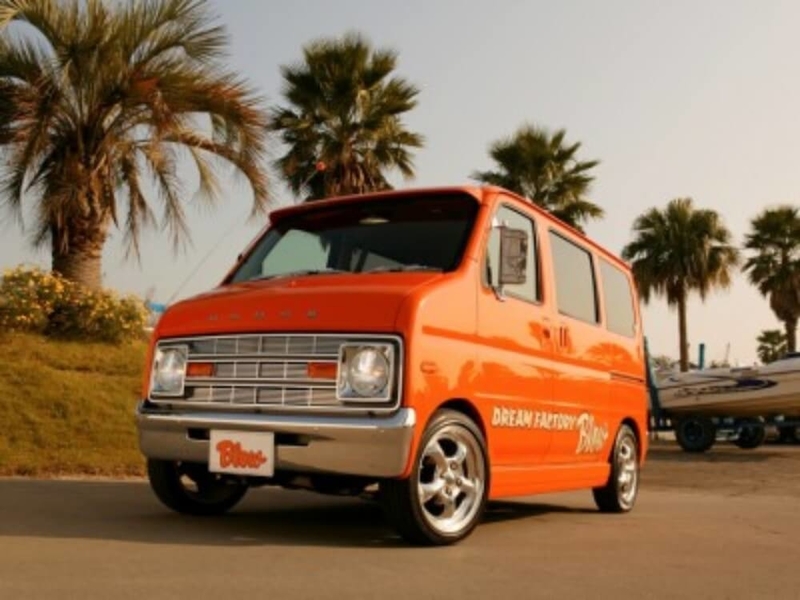 ブローのアメ車レトロカスタム。Honda・バモスがベースのサーフライダー