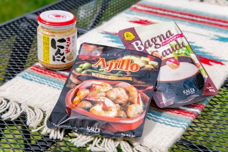 市販のスパイスやソース類をキャンプで活用することについて説明する画像