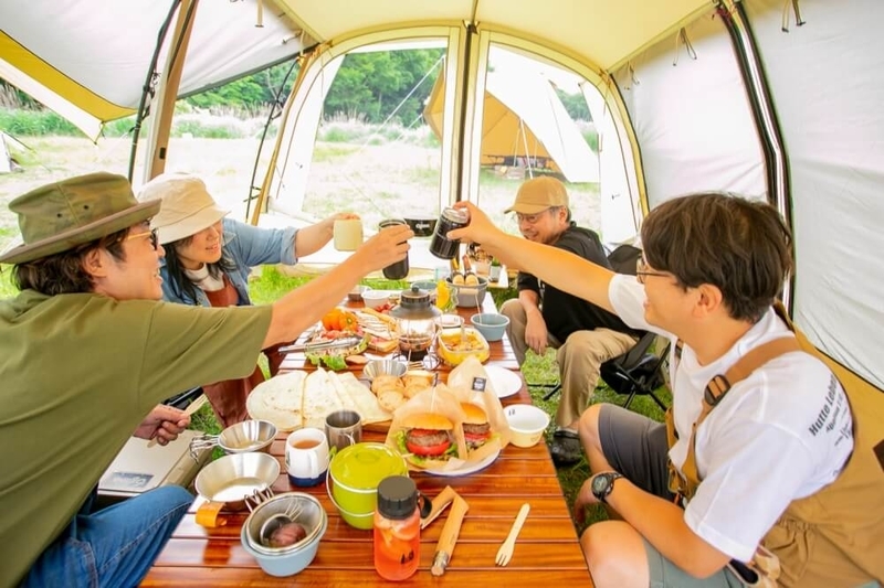 アポロンT/Cに集まって乾杯するogawaのみなさん