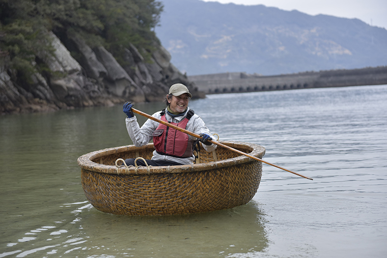 ザルに乗る小雀さん