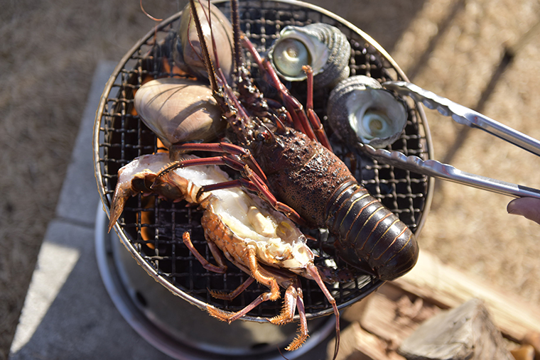 海産物を焼く様子