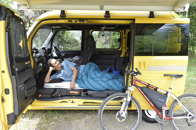 N-VANで車中泊するイメージ