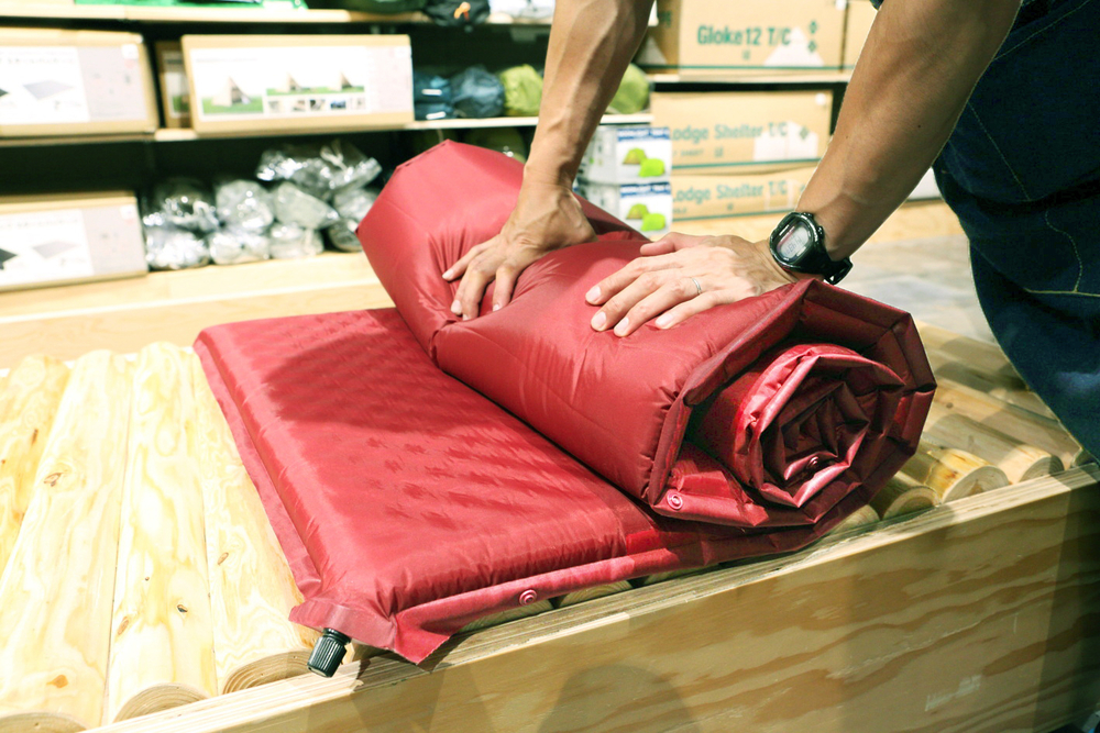 マットを収納する様子