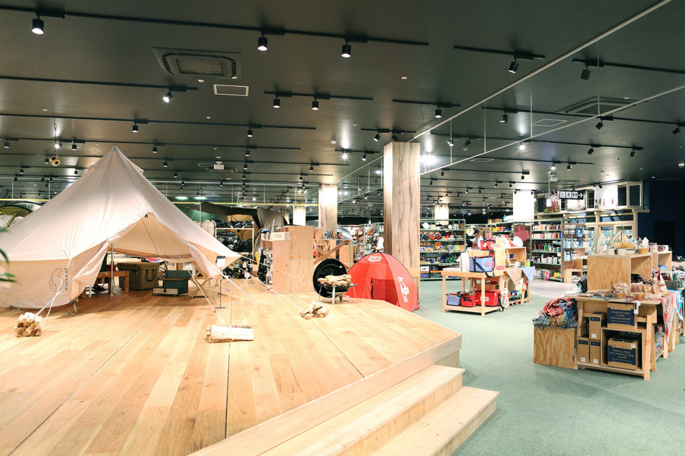 実際にテントをはった状態が見られる店内