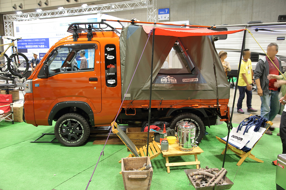 カートラジャパンの屋内会場の様子