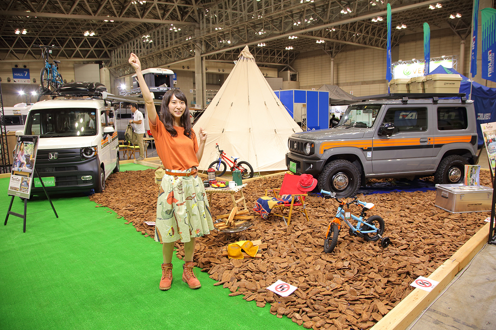 カートラジャパンの屋内会場の様子