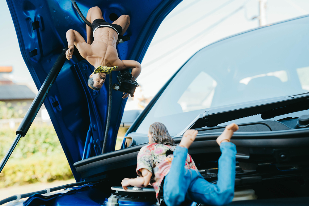 S660 Modulo Xのカスタムを探すニコラスとカメラをかついだヨシダさん