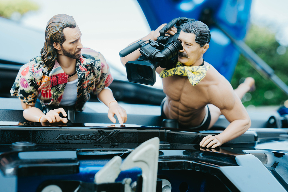 S660 Modulo Xのカスタムを探すニコラスとカメラをかついだヨシダさん