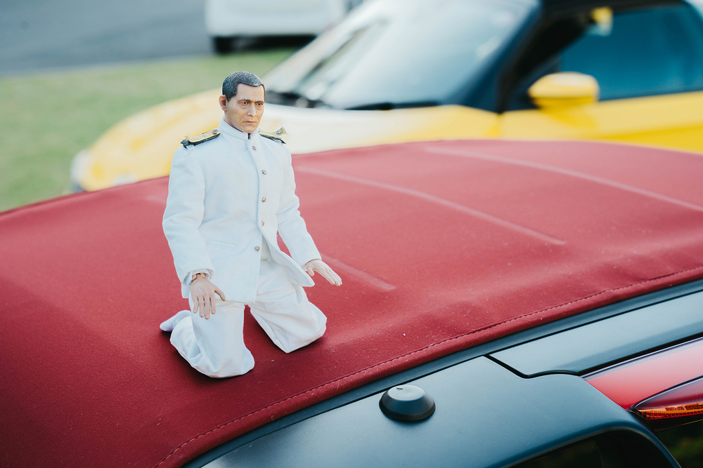 S660 Modulo Xのロールトップの上に座るミフネさん