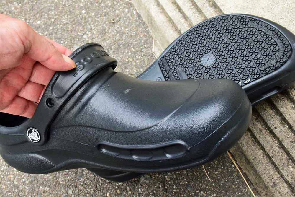 車中泊のプロがおすすめ便利グッズ、車中泊の必需品、装備と道具を紹介。ビストロ・クロックスのサンダル