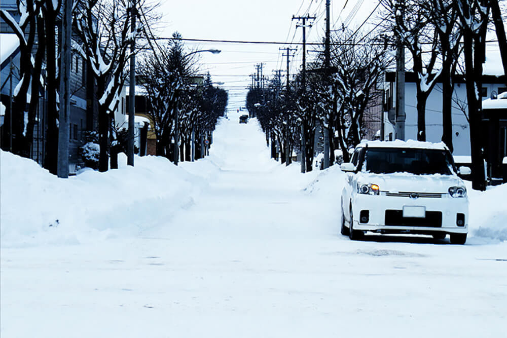 雪とクルマのイメージ