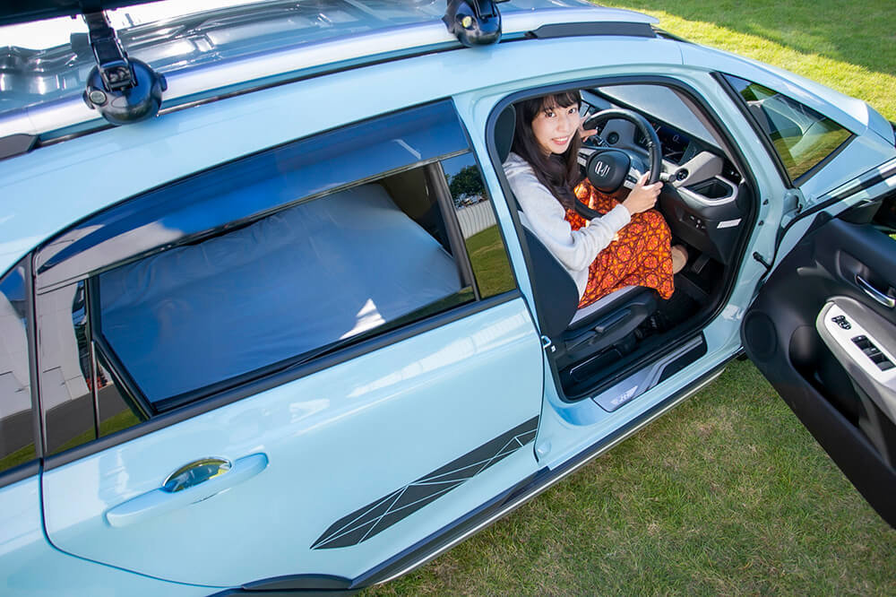 14_Hondaフィット クロスターを運転する森風美さん