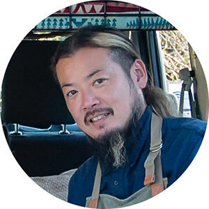 バンライフビルダーの鈴木大地さん