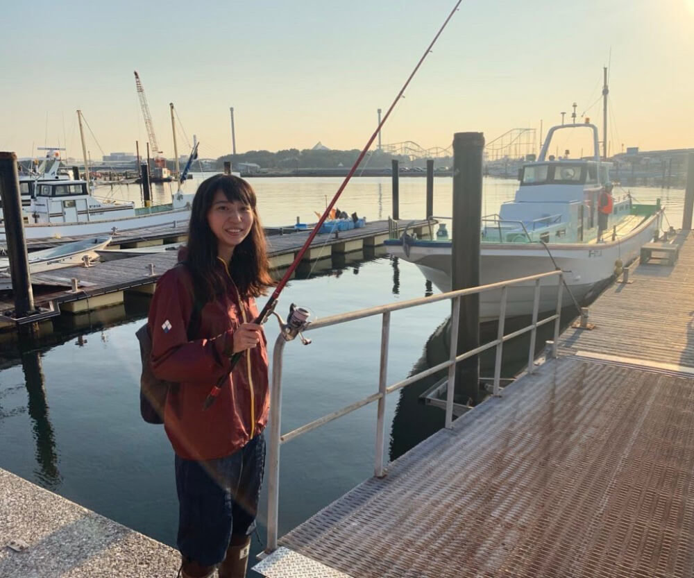 釣りを楽しむ森風美さん