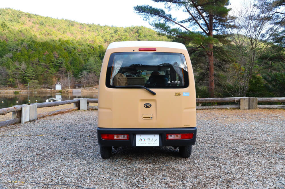 浅郷さんがDIYカスタムしたダイハツハイゼットカーゴの後ろ部分