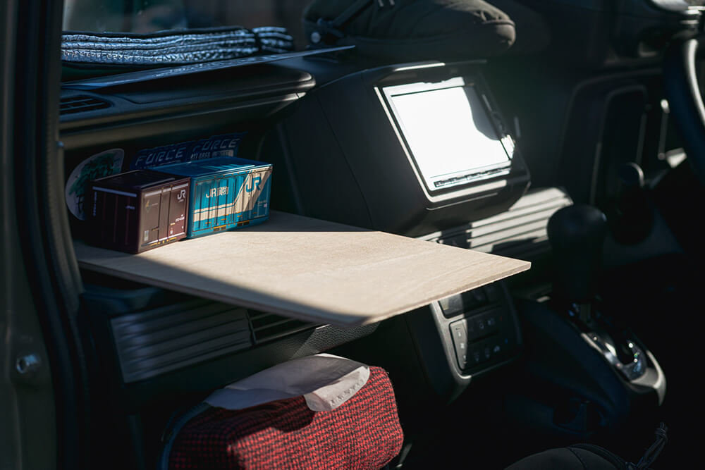 野外のもりこさんの愛車・Honda N-VANの車内