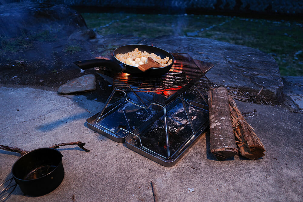 夕食を調理する様子