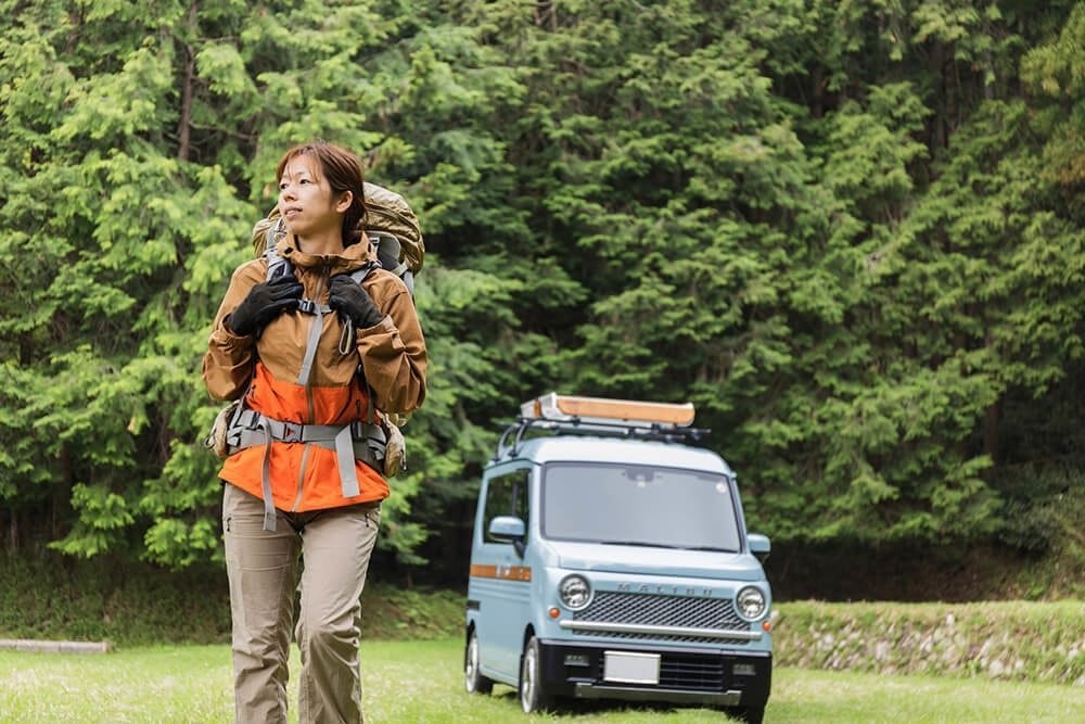 登山に向かう三島さんとN-VAN MALIBU