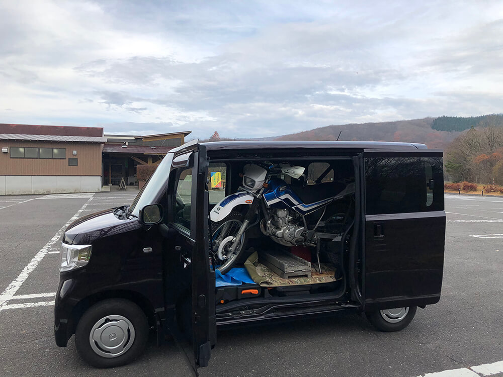 トランポ利用している鈴木友唯さんのカスタムされたN-VAN車内