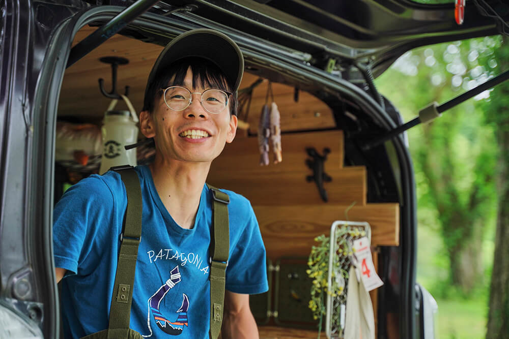 インタビューに答える鈴木友唯さん