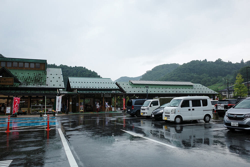 道の駅果樹公園あしがくぼの駐車場の様子