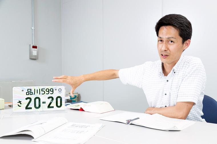 ナンバープレートってどんな素材?