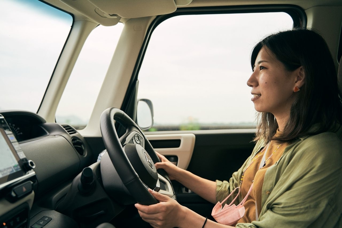 牛久大仏を目指して運転する木村