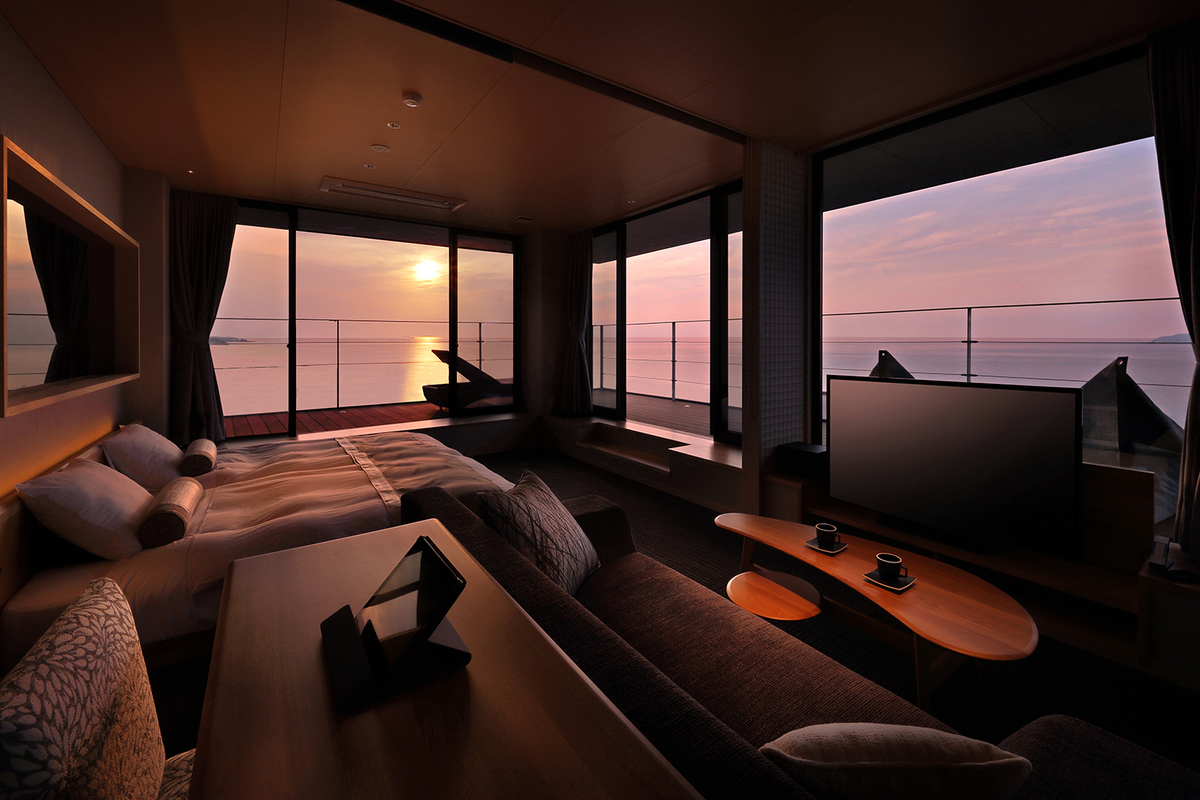 広いホテルの部屋の画像