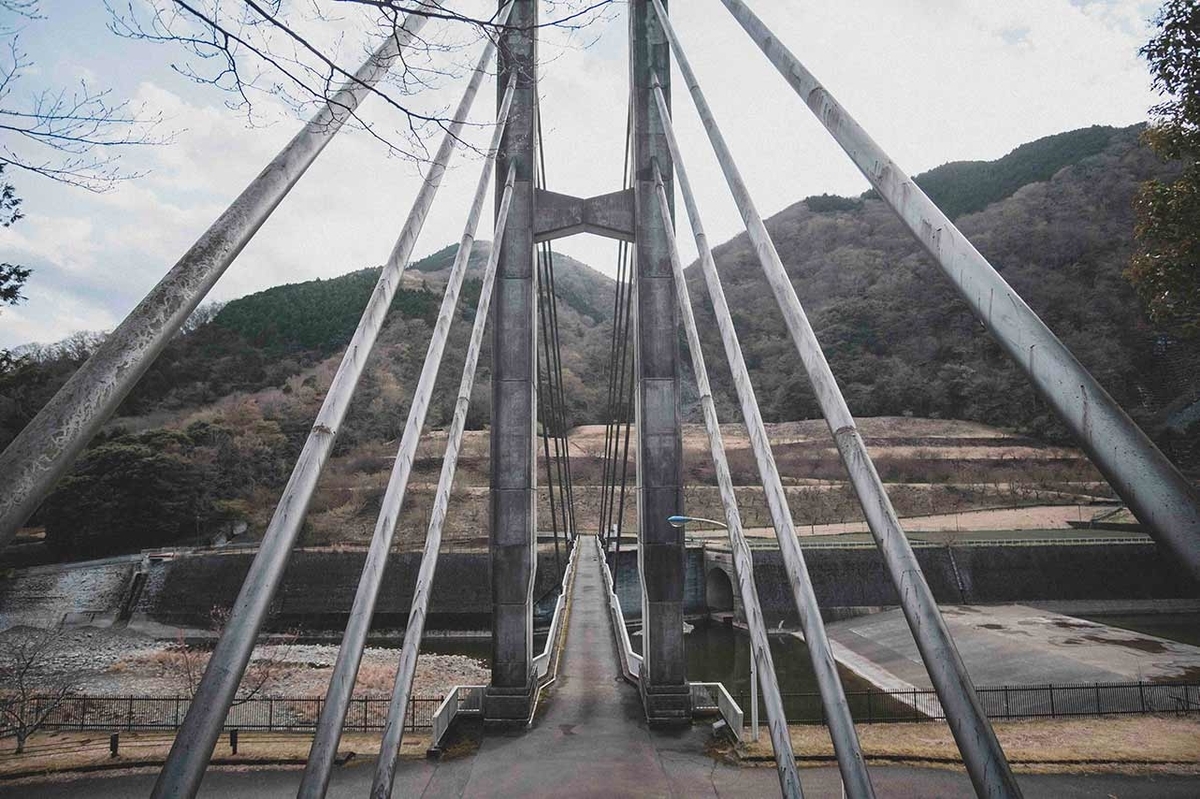 三保ダムの下にある土木学会の賞を受賞した橋写真