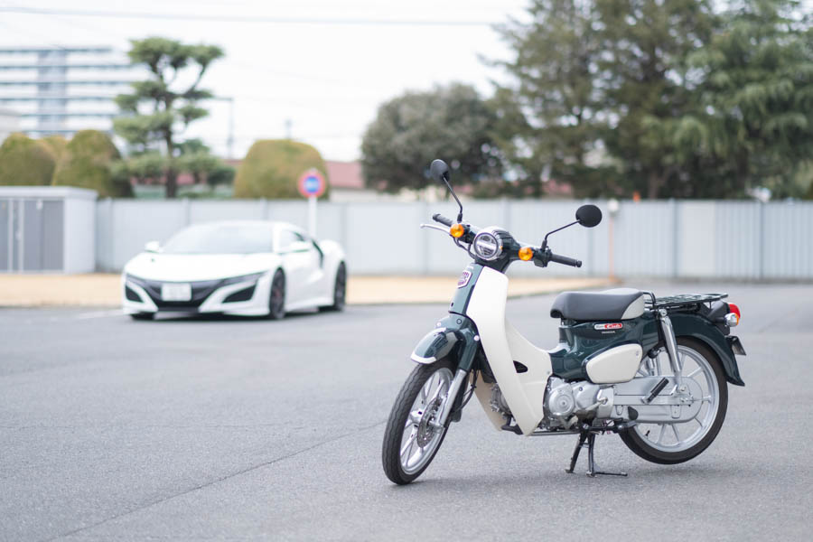 ホンダの誇るスーパーカーとスーパーカブを比べてみたら、意外な共通点