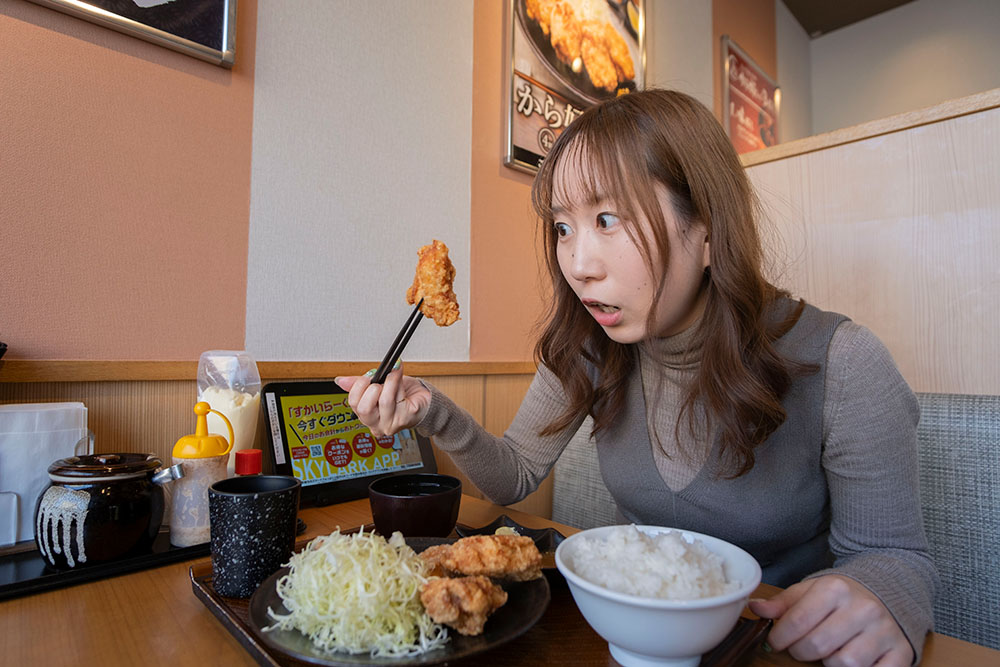 から好しの唐揚げの大きさに驚く山口真央