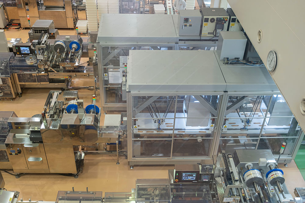 うなぎパイ工場のラインにある自動ロボット