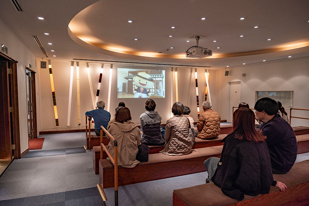 シアタールームでうなぎパイについて知る