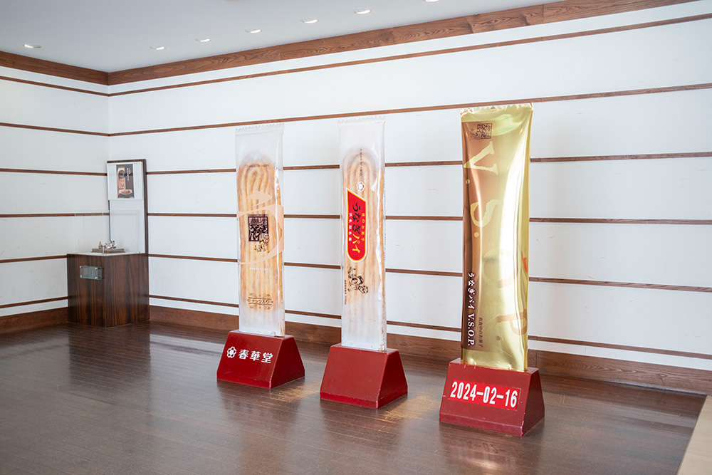 ファクトリー内には３つのうなぎパイモニュメントと写真が撮れる