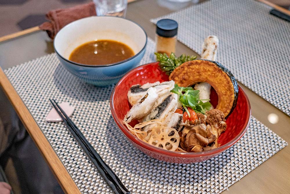 うなぎと野菜たっぷりのスープカリー