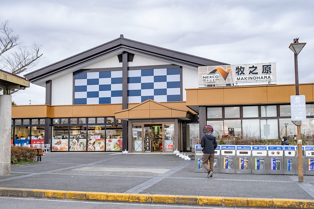 牧之原SAのショップに向かうpatoさん