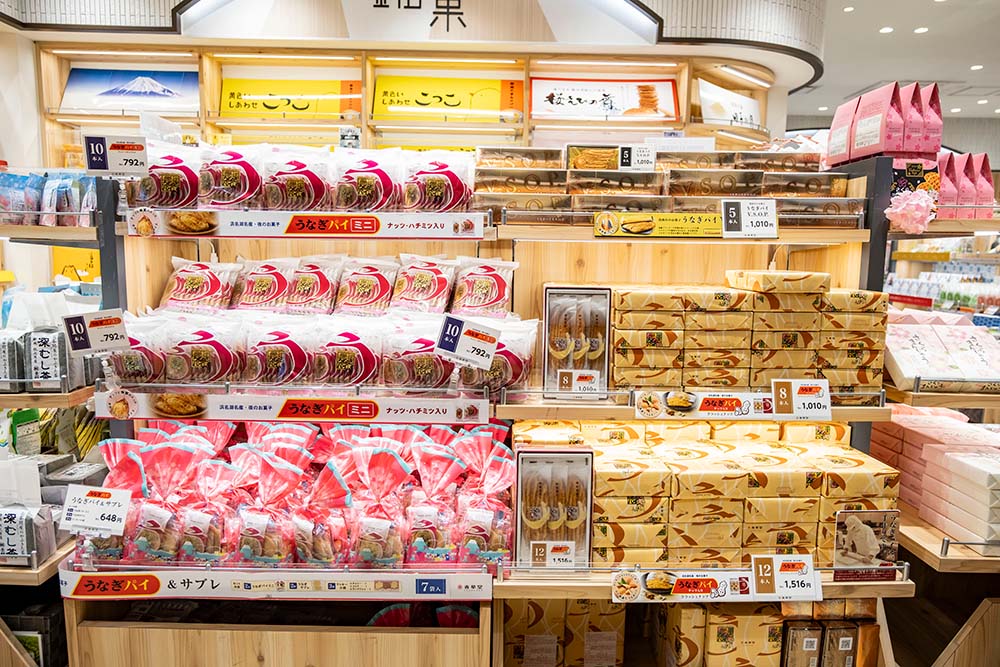 富士川SAのうなぎパイは充実のラインアップ