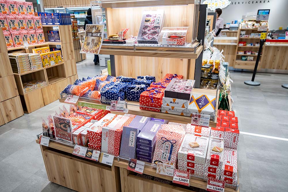 富士川SAは桔梗信玄餅も充実していた