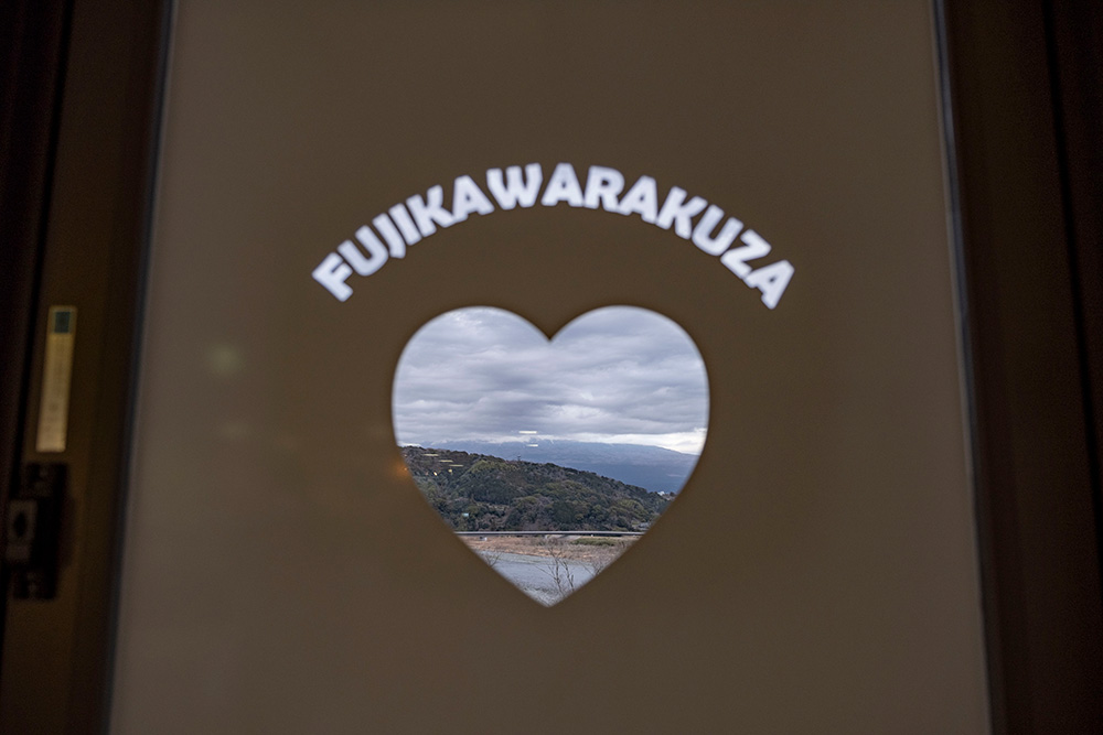 富士川SAの富士川楽座の上階には富士山の展望台も