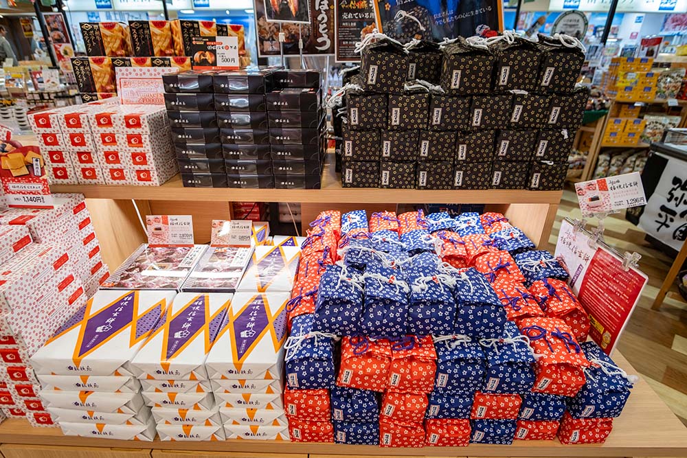 足柄SAの桔梗信玄餅コーナー