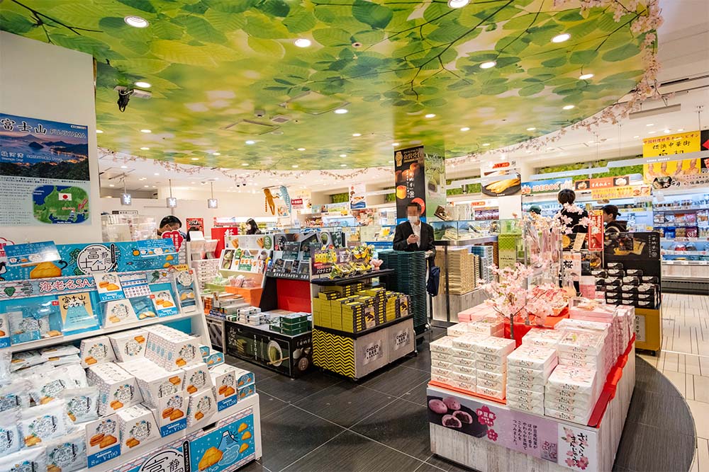 海老名SAの店内