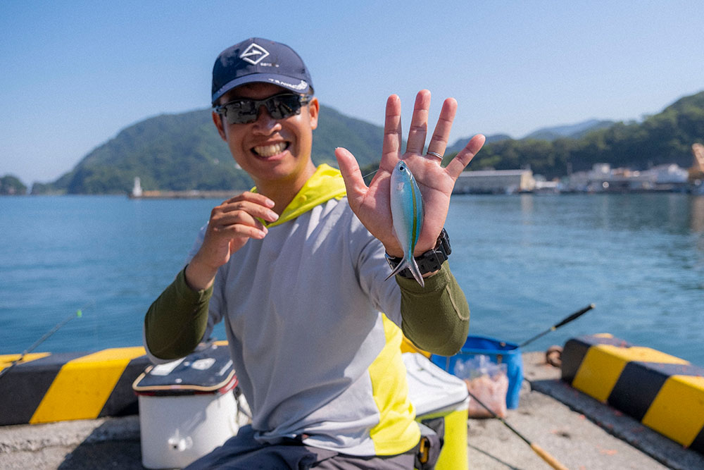 田子港でグルクンを釣り上げた怪魚ハンター山根ブラザーズ 山根央之