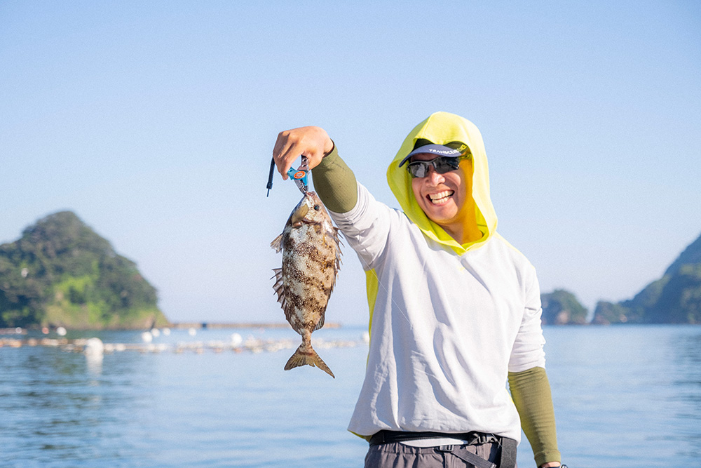 田子港で釣り上げたアイゴ