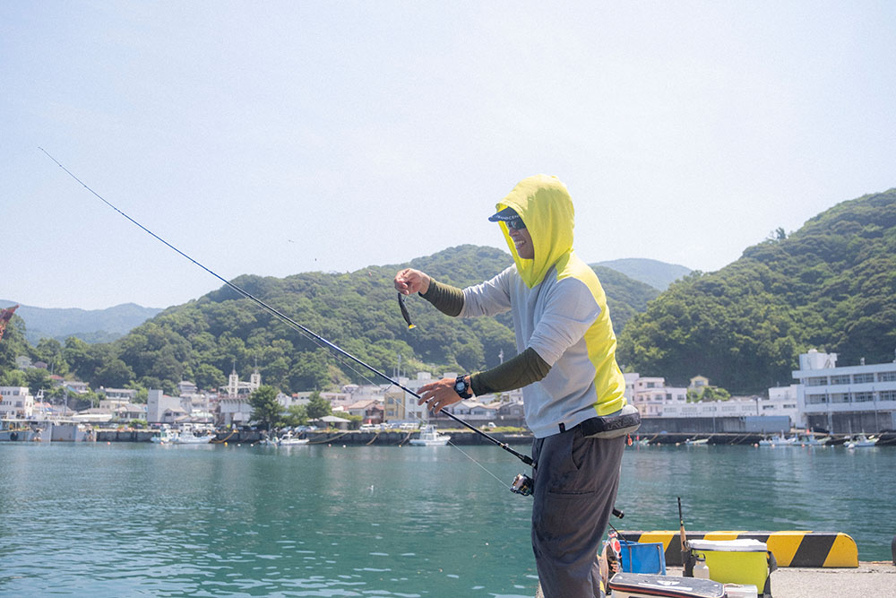 田子港で釣りをする怪魚ハンター山根ブラザーズ 山根央之