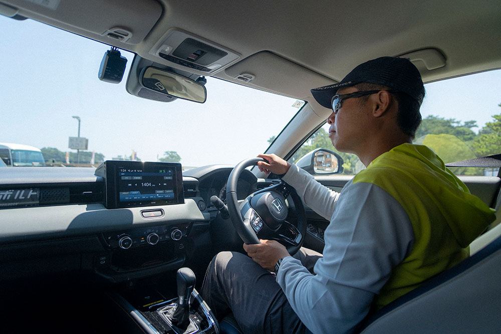 新型ヴェゼルを運転する怪魚ハンター山根ブラザーズ 山根央之