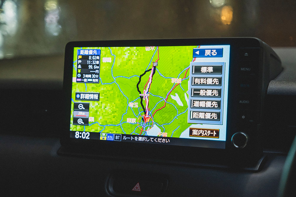 ナビの画面には東京駅から宇都宮へのルートと距離「99.6km」