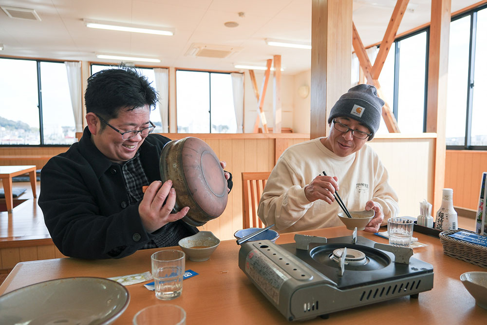 どぶ汁の汁まで完食する少年Bさん