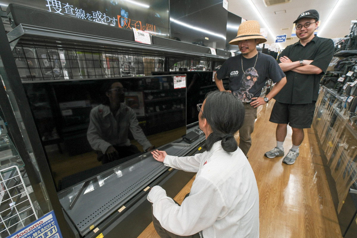 良さげな液晶テレビを見つけたインディ