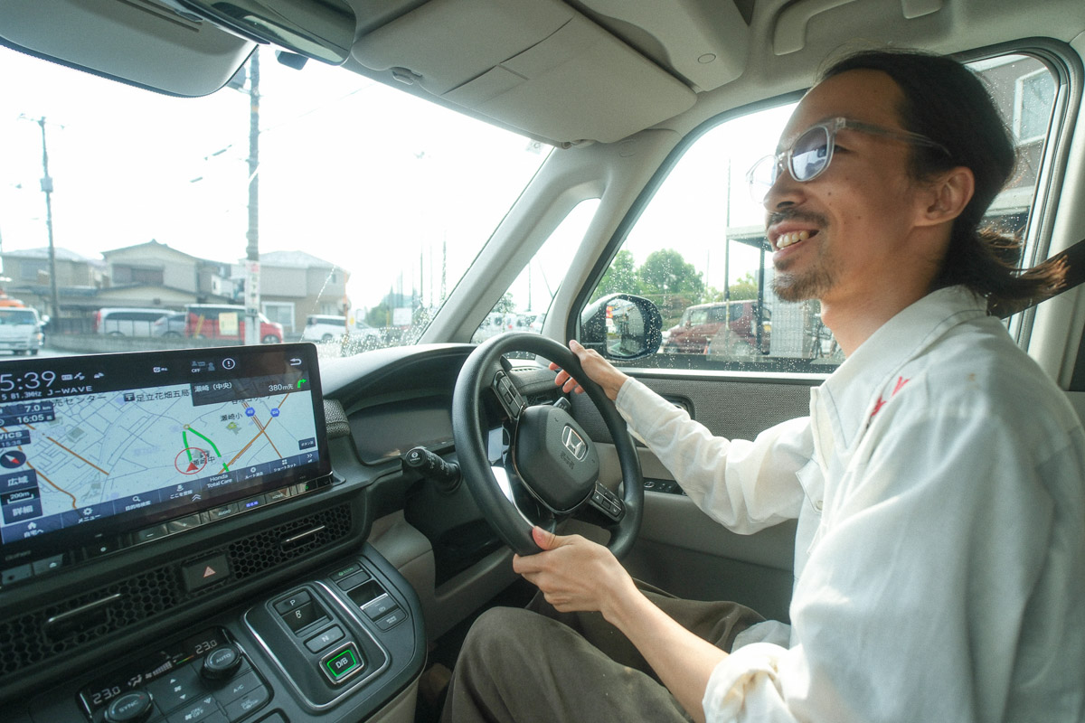 STEP WGN AIRを運転するインディ